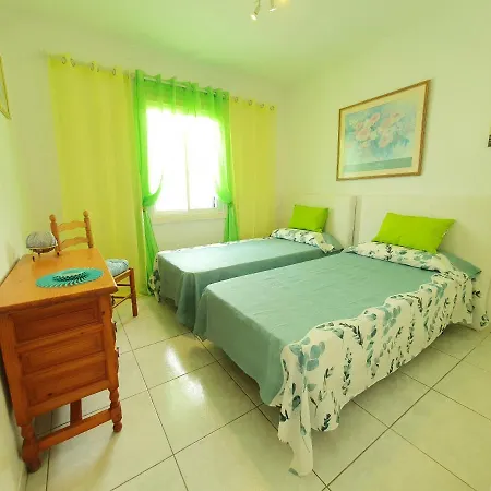 Azul Window * 圣米格尔德阿沃纳