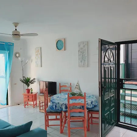 Azul Window Apartment *