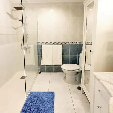 Azul Window Apartment