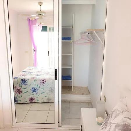 Azul Window Apartment *