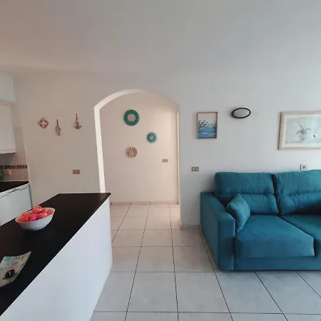 Azul Window * 圣米格尔德阿沃纳